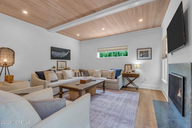 22 1st Street, Rumson, NJ 07760