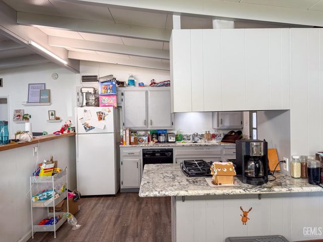 2218 Lindora Street, Bakersfield, CA 93306