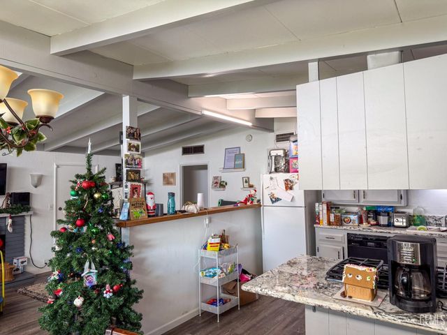 2218 Lindora Street, Bakersfield, CA 93306