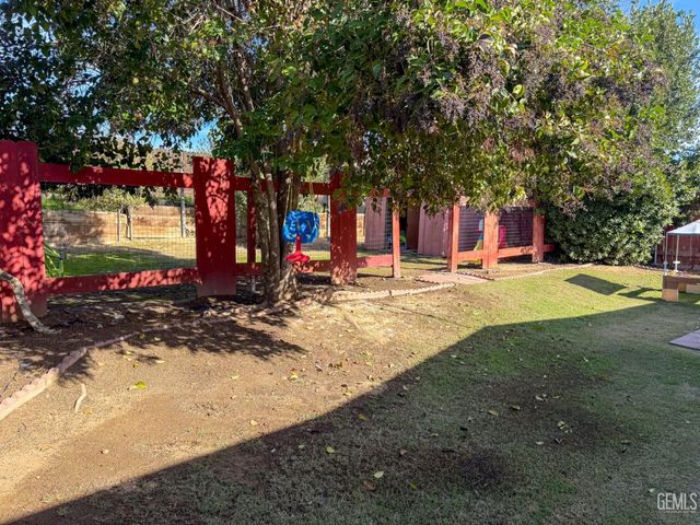 2218 Lindora Street, Bakersfield, CA 93306