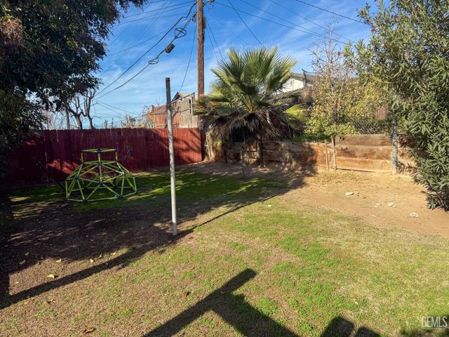 2218 Lindora Street, Bakersfield, CA 93306