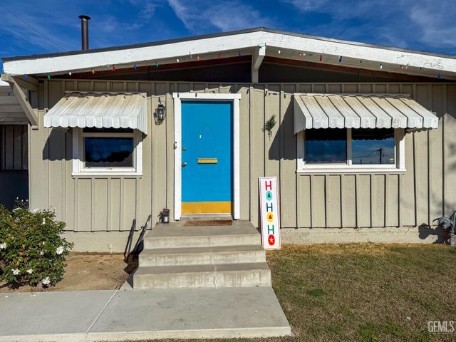 2218 Lindora Street, Bakersfield, CA 93306