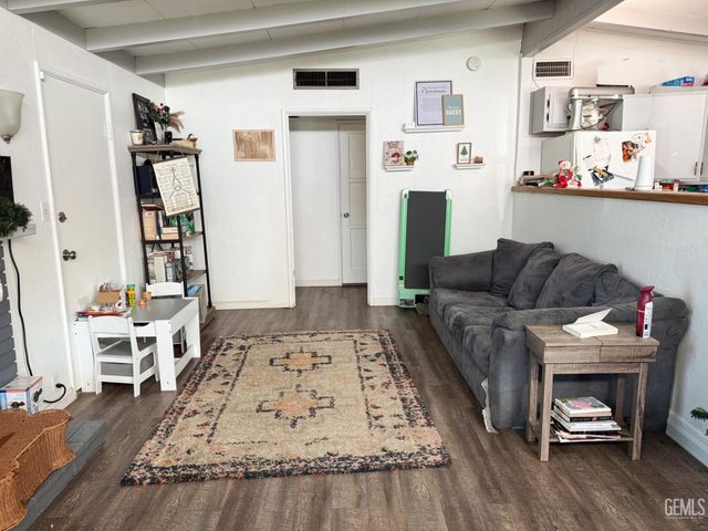 2218 Lindora Street, Bakersfield, CA 93306