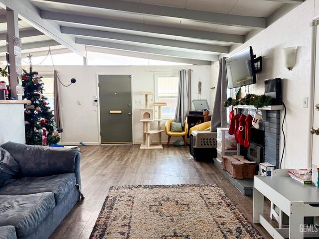 2218 Lindora Street, Bakersfield, CA 93306