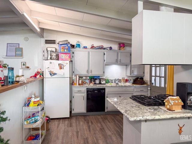 2218 Lindora Street, Bakersfield, CA 93306