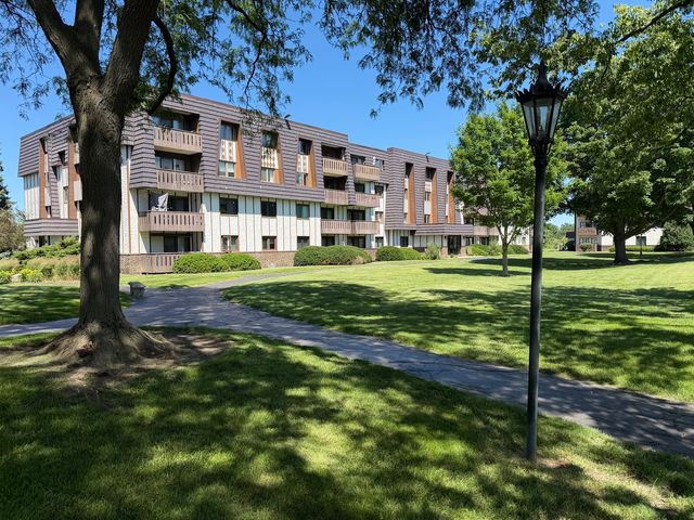 13000 Heiden Circle 3204, Lake Bluff, IL 60044
