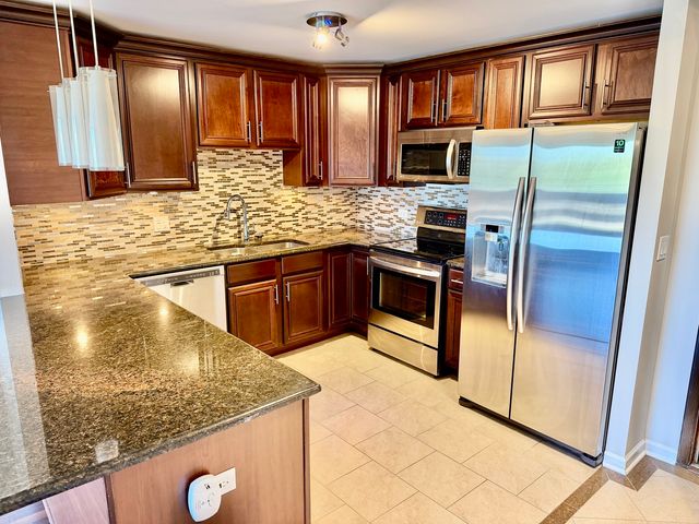 13000 Heiden Circle 3204, Lake Bluff, IL 60044