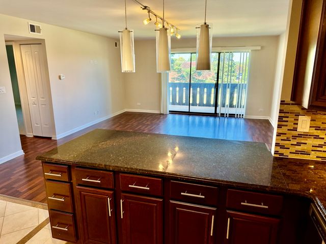 13000 Heiden Circle 3204, Lake Bluff, IL 60044