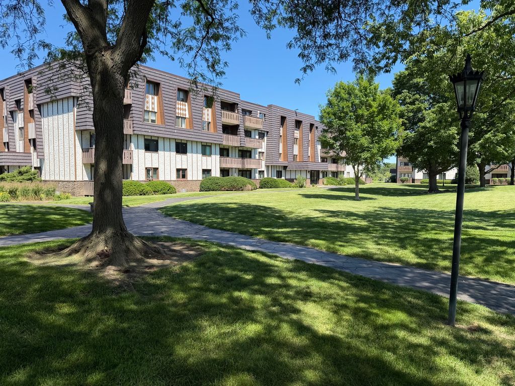 13000 Heiden Circle 3204, Lake Bluff, IL 60044