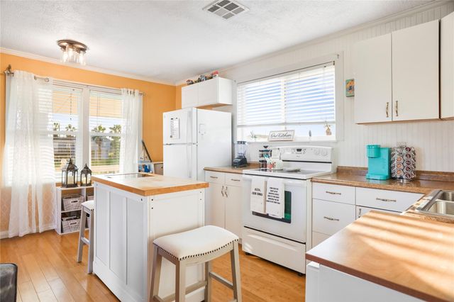 4119 Surf Drive, Galveston, TX 77554