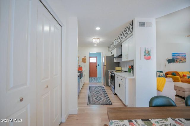 8520 W PALM Lane 1049, Phoenix, AZ 85037