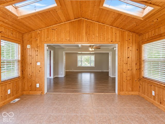 7053 Grosvenor Place, Indianapolis, IN 46220