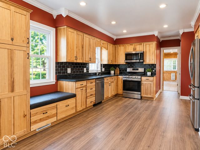 7053 Grosvenor Place, Indianapolis, IN 46220