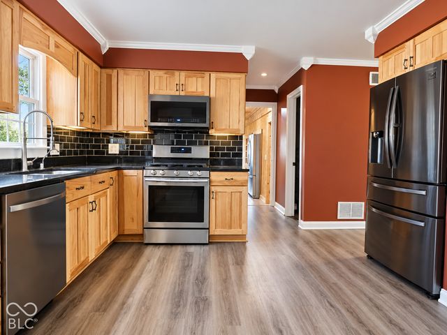 7053 Grosvenor Place, Indianapolis, IN 46220