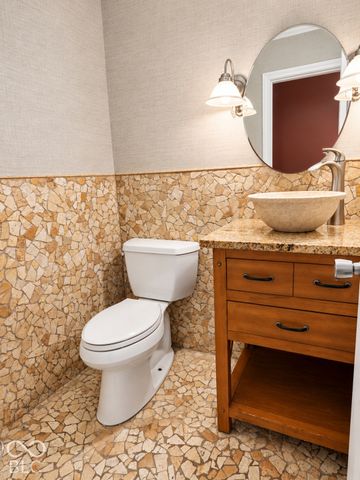 7053 Grosvenor Place, Indianapolis, IN 46220