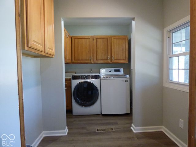 7053 Grosvenor Place, Indianapolis, IN 46220