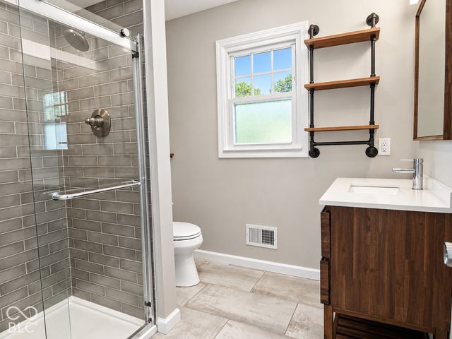 7053 Grosvenor Place, Indianapolis, IN 46220