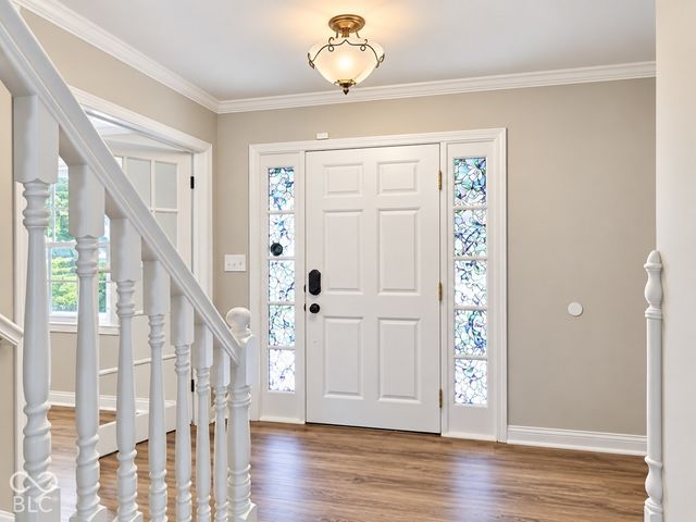 7053 Grosvenor Place, Indianapolis, IN 46220
