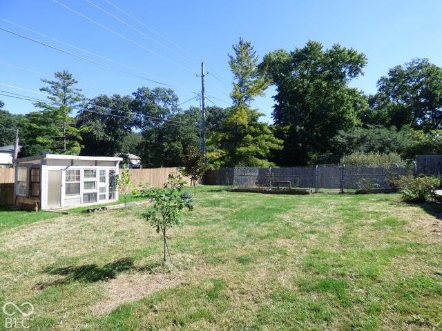7053 Grosvenor Place, Indianapolis, IN 46220