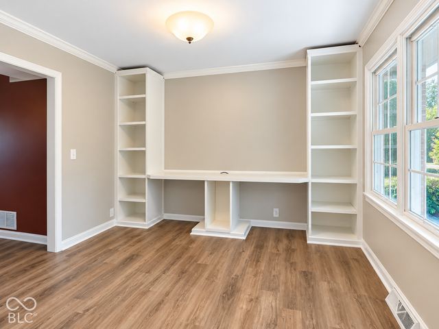 7053 Grosvenor Place, Indianapolis, IN 46220