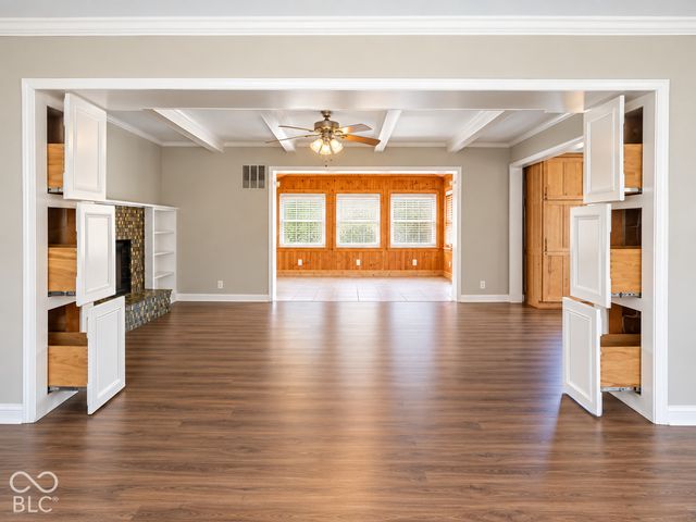 7053 Grosvenor Place, Indianapolis, IN 46220