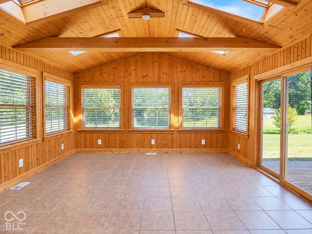 7053 Grosvenor Place, Indianapolis, IN 46220