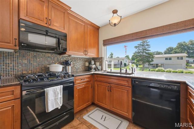 254 Village Mead Drive, Ballwin, MO 63021