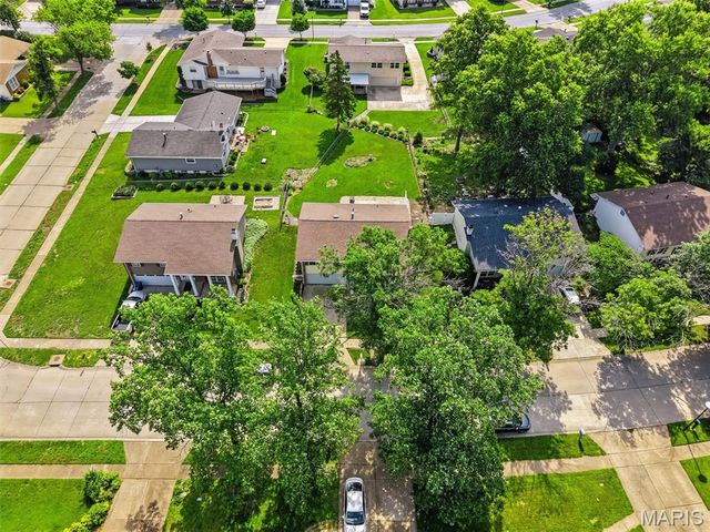 254 Village Mead Drive, Ballwin, MO 63021