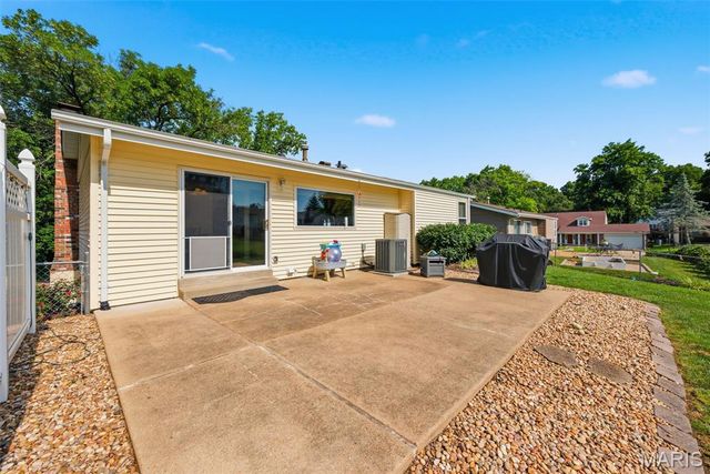 254 Village Mead Drive, Ballwin, MO 63021