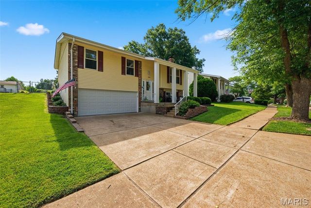 254 Village Mead Drive, Ballwin, MO 63021