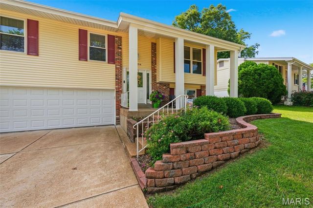 254 Village Mead Drive, Ballwin, MO 63021