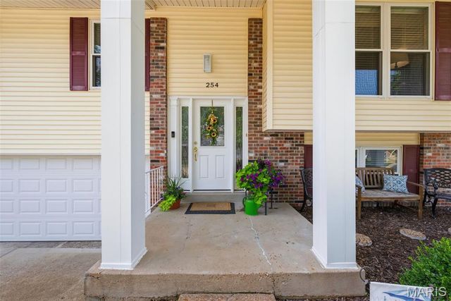 254 Village Mead Drive, Ballwin, MO 63021