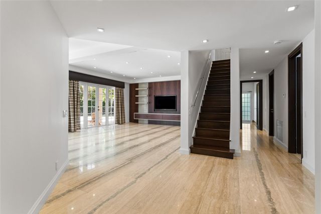 1585 Victoria Isle Way, Weston, FL 33327