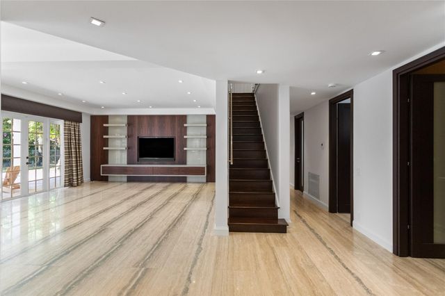 1585 Victoria Isle Way, Weston, FL 33327