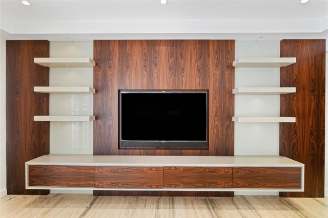 1585 Victoria Isle Way, Weston, FL 33327