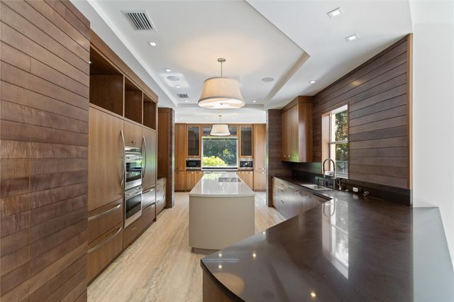 1585 Victoria Isle Way, Weston, FL 33327