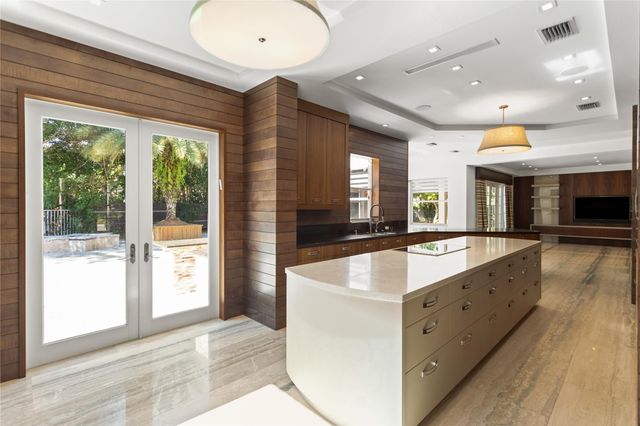 1585 Victoria Isle Way, Weston, FL 33327