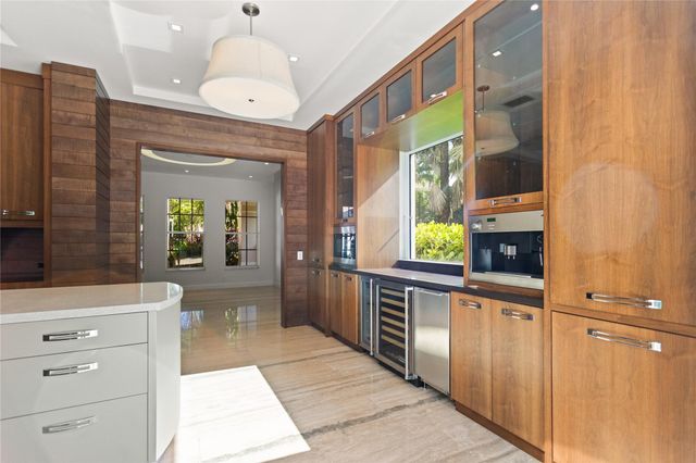 1585 Victoria Isle Way, Weston, FL 33327