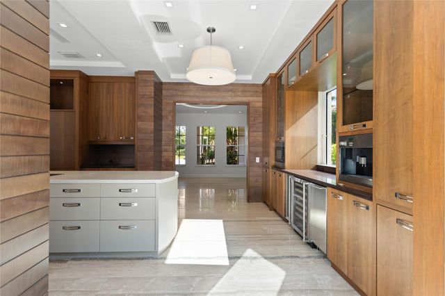 1585 Victoria Isle Way, Weston, FL 33327