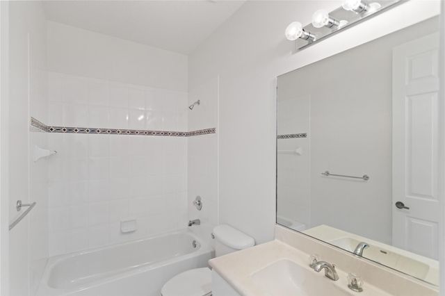 1585 Victoria Isle Way, Weston, FL 33327