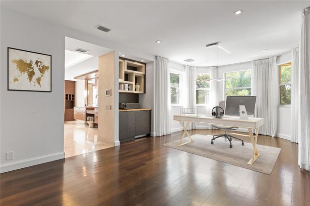 1585 Victoria Isle Way, Weston, FL 33327