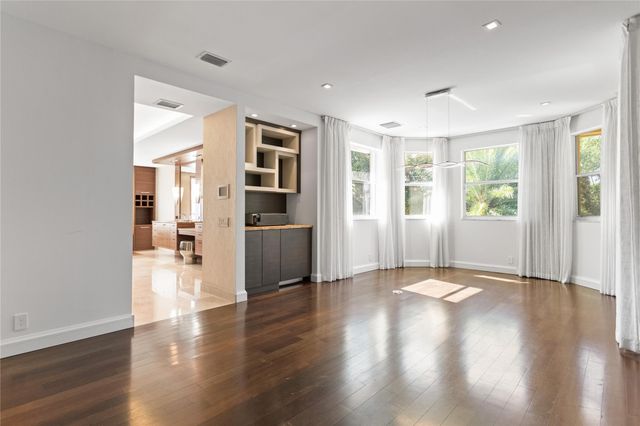 1585 Victoria Isle Way, Weston, FL 33327