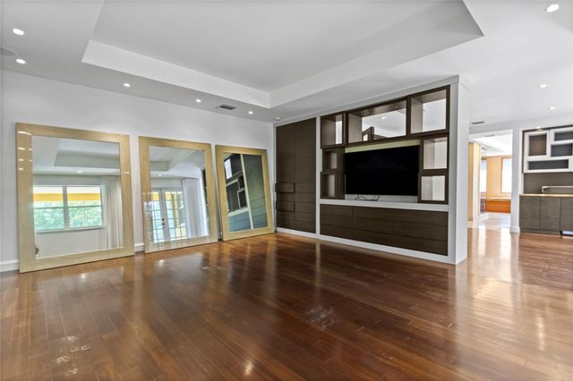 1585 Victoria Isle Way, Weston, FL 33327