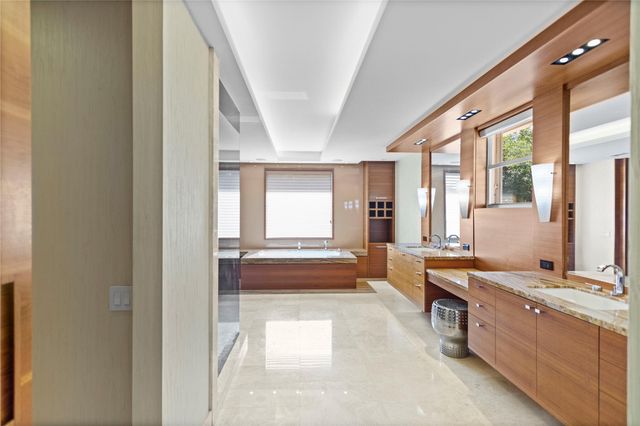 1585 Victoria Isle Way, Weston, FL 33327