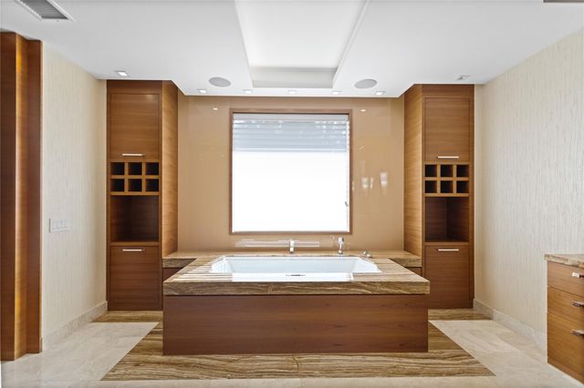 1585 Victoria Isle Way, Weston, FL 33327