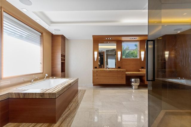 1585 Victoria Isle Way, Weston, FL 33327