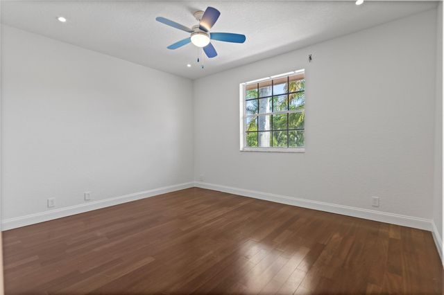 1585 Victoria Isle Way, Weston, FL 33327