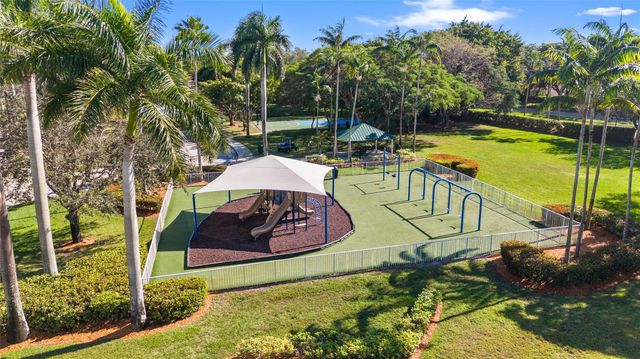 1585 Victoria Isle Way, Weston, FL 33327