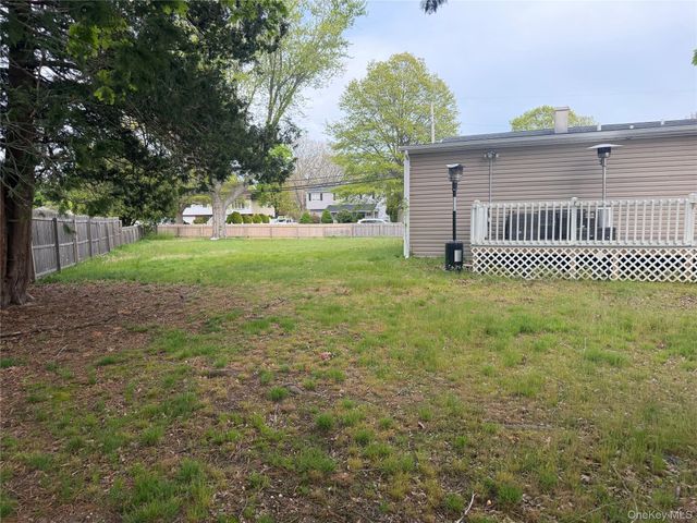 1013 Merriam Road, Bay Shore, NY 11706