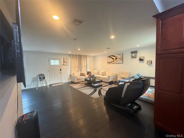 1013 Merriam Road, Bay Shore, NY 11706
